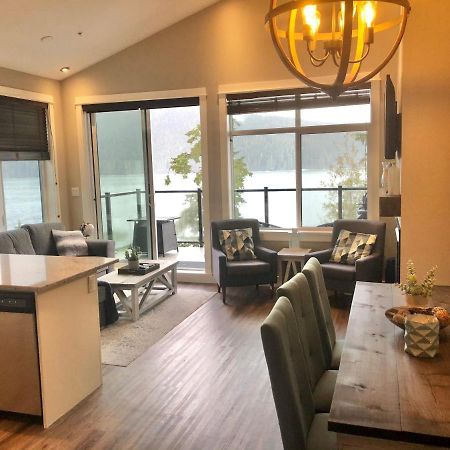 Sandy Feet Retreat Port Renfrew- Oceanfront 2Br Modern Cottage Exterior photo