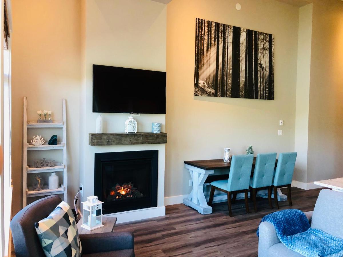 Sandy Feet Retreat Port Renfrew- Oceanfront 2Br Modern Cottage Exterior photo