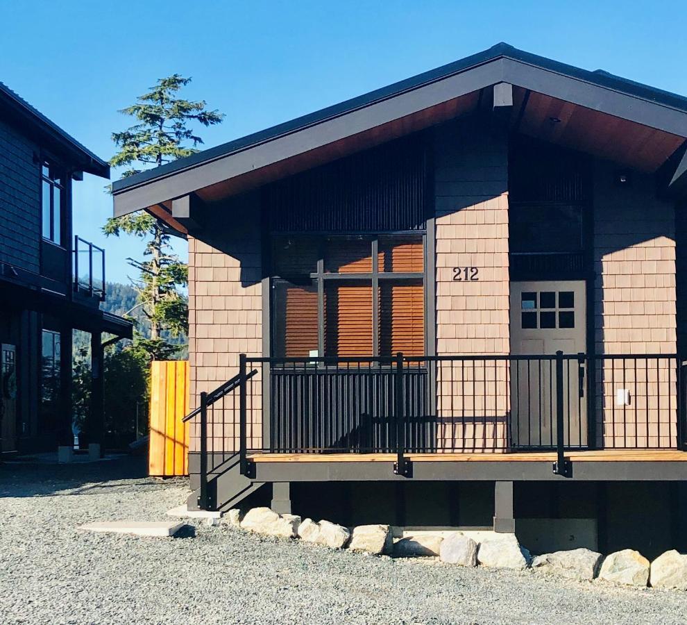 Sandy Feet Retreat Port Renfrew- Oceanfront 2Br Modern Cottage Exterior photo